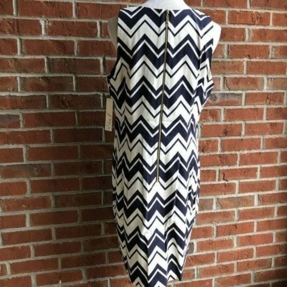 Eliza J Sleeveless Chevron Print Shift Dress - 14 - Picture 4 of 7